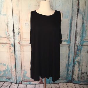 BLACK PLUS COLD SHOULDER TOP